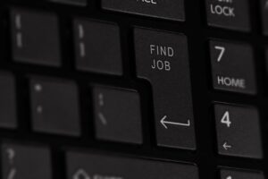 年収800万以上の通勤補助が充実した大拠点求人はどこにある？